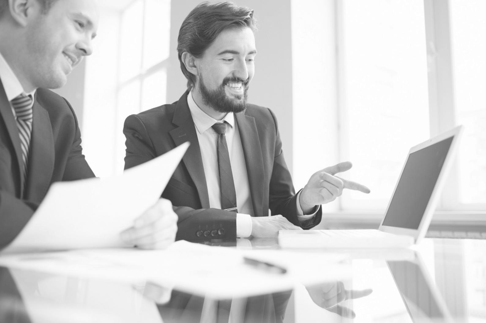 Tableau de bord financier moderne avec indicateurs de performance et objectifs atteints